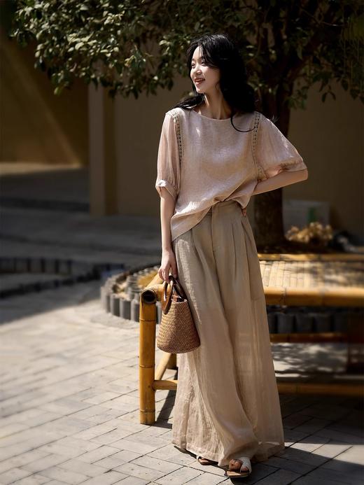 送8元退货运费【意大利□樱西玛ENXIMANE·舒适透气感灯笼袖小衫系列】夏日慵懒优雅知性穿搭,复古灯笼袖设计肩袖处镂空蕾丝拼接,自带纹路和低调质感，轻盈显肩薄 商品图3