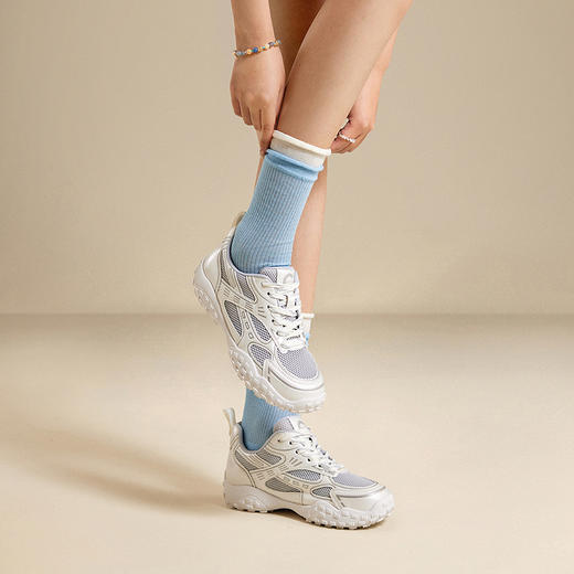 千百度厚底网面鞋女时尚休闲鞋透气小白鞋增高运动鞋A25330610 商品图1