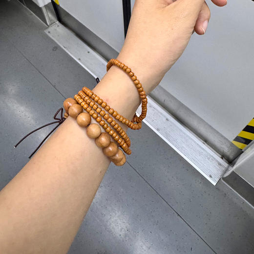 【陌上桃木系列-桃木手串】最早的一批桃树进入了老树期老树基本不会长桃子 伐掉之后的老桃树制作的桃木手串带自然木纹 美观大方 顺丰发货 商品图4