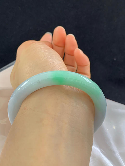 620346，55.6圈口，细糯飘绿细圆条美人条，淡紫底飘一截绿 商品图5