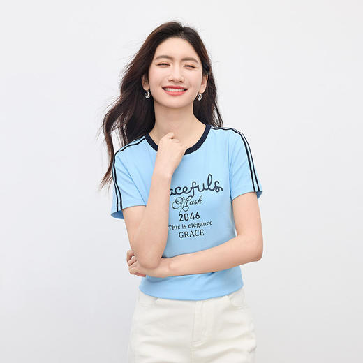 【周末秒杀】熙世界泽西风字母印花T恤女正肩圆领短袖设计感上衣2025夏季新款 商品图4