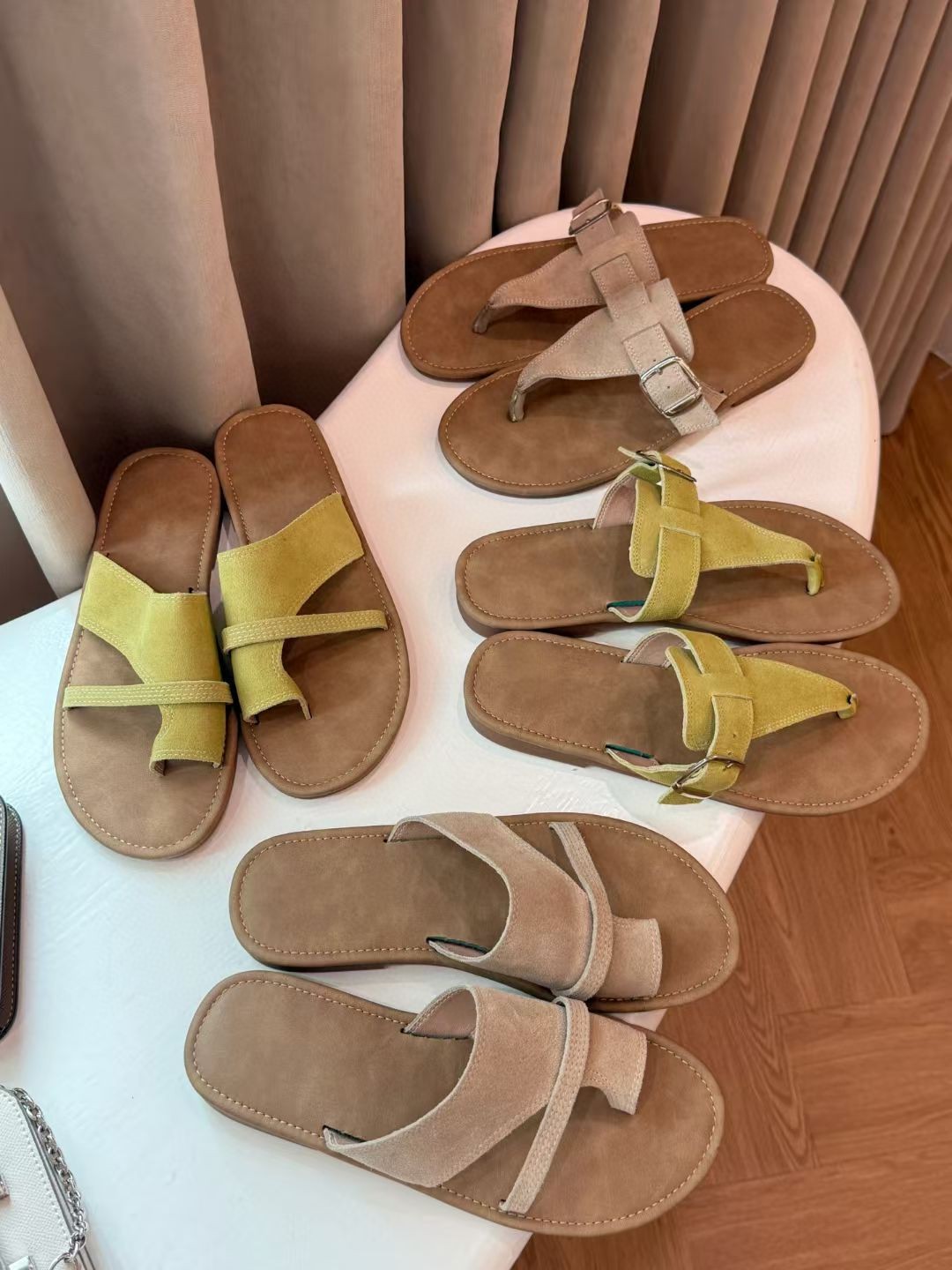 软底夹脚拖鞋女夏外穿2025新款平底配裙子法式复古大码沙滩凉拖鞋