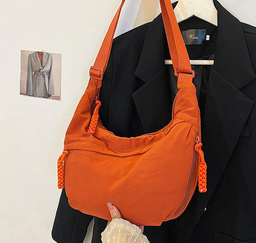 UYOKU 百搭潮流个性单肩包 牛角包 日常简约 尼龙斜挎包 5色可选 商品图3