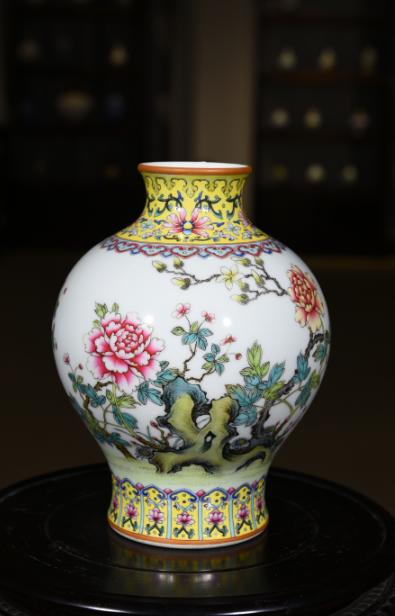 珐琅彩牡丹鸡心瓶 商品图0