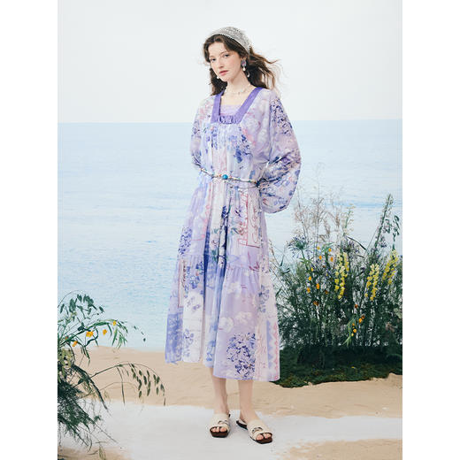 两三事 迎风启航 2025夏季新款温柔风印花两件式连衣裙飘逸长裙 商品图2