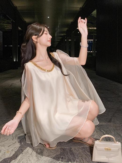 张心子【云织美学】V领宽松显瘦缎面上衣 U2506009 商品图12