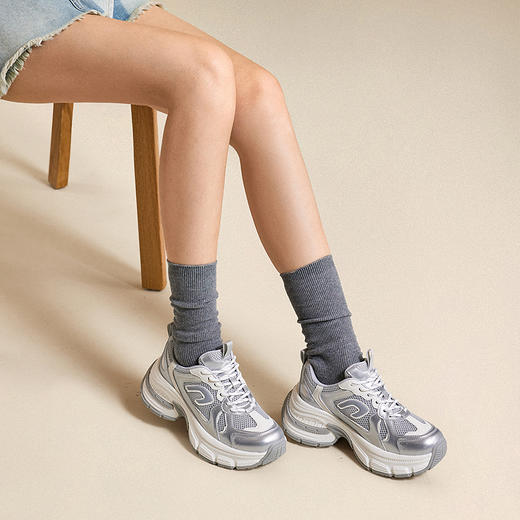 千百度银色厚底老爹鞋女款网面透气增高运动休闲鞋A25391604 商品图1