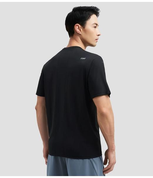 点此购买 迪桑特夏季RUNNING系列跑步运动健身男士短袖T恤 dd 322881 商品图9