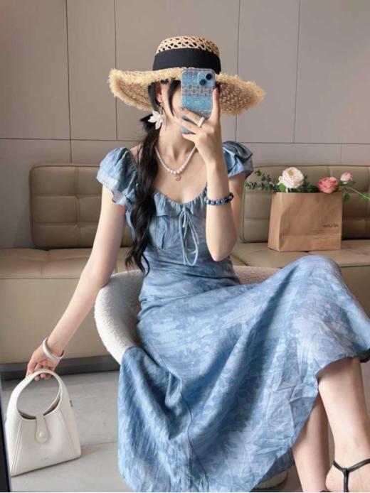 这波必入🔥穿一次被整个办公室同事夸了个遍‼️ 【AUChris韩系蓝色显白小飞袖系带提花连衣裙】质感太绝了👍 ✅意大利进口天丝面料，🌸触感细腻亲肤，质感远超普通面料 商品图2