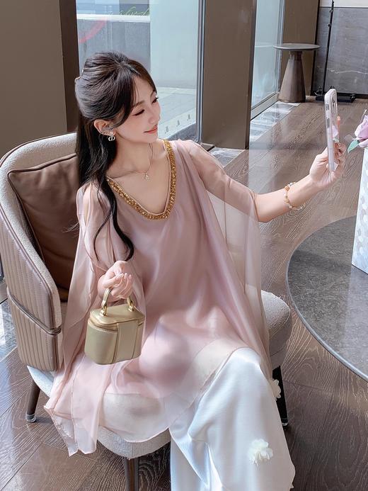 张心子【云织美学】V领宽松显瘦缎面上衣 U2506009 商品图4