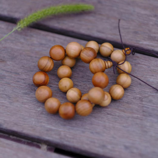 【陌上桃木系列-桃木手串】最早的一批桃树进入了老树期老树基本不会长桃子 伐掉之后的老桃树制作的桃木手串带自然木纹 美观大方 顺丰发货 商品图2