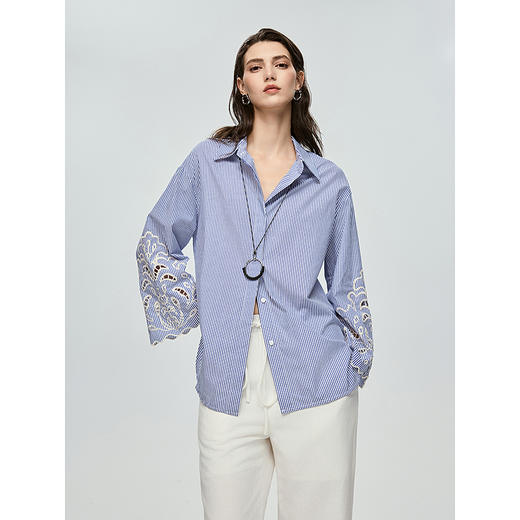 棉仓363604058-初棉海雾蓝白条重工刺绣提花衬衫 商品图1