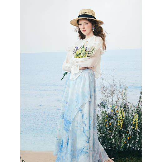 两三事沁凉海滩2025夏新款温柔风蕾丝拼接印花高腰半身裙飘逸长裙 商品图3