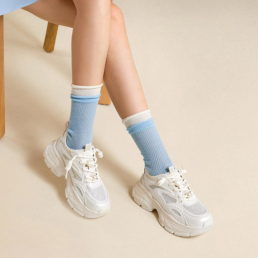 千百度厚底老爹鞋女款网面透气时尚运动休闲鞋小白鞋A25301603 商品图1