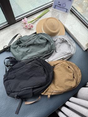 点此购买 可隆男女款轻便双肩背包 xj 322884