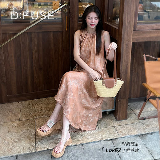 Dfuse迪芙斯2025夏季新款木纹拖鞋耀眼钻扣仙女风坡跟凉拖DFD2110001 商品图3