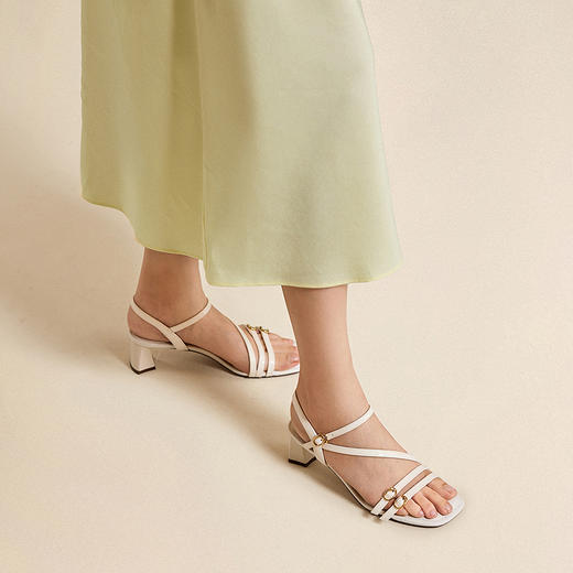 【静音系列】千百度牛皮细带时装凉鞋女粗高跟凉鞋A25386107 商品图1