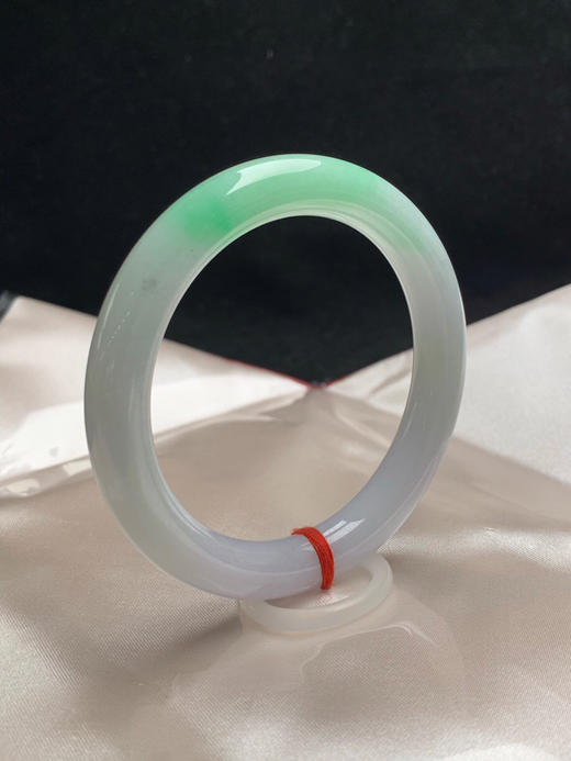 620346，55.6圈口，细糯飘绿细圆条美人条，淡紫底飘一截绿 商品图1