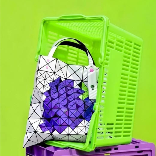 必入！ISSEY MIYAKE /三宅一生 PRISM 系列托特手提包，25 年新款，高级哑光材质，质感拉满。限定 mini 小方盒子斜挎包，精致小巧，可手提可斜挎，超吸睛～ 商品图2