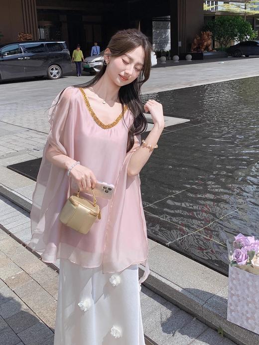 张心子【云织美学】V领宽松显瘦缎面上衣 U2506009 商品图5