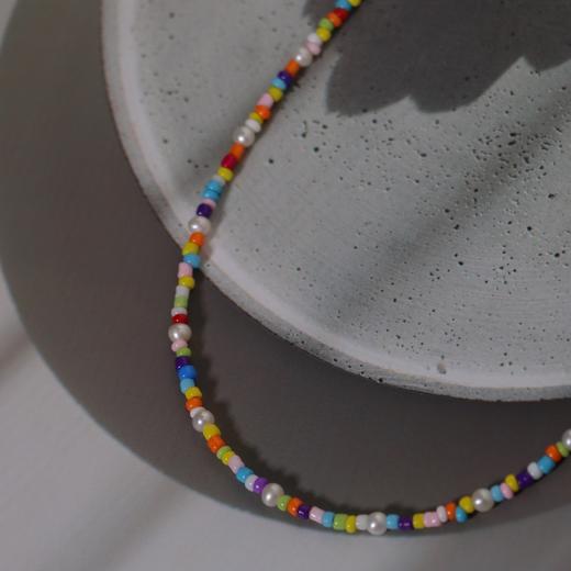 【甄珠贝】夏日多巴胺色系 打翻了油画瓶子 彩色豆豆间隔天然小珍珠项链 合金配件 商品图4