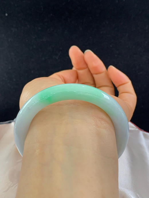 620346，55.6圈口，细糯飘绿细圆条美人条，淡紫底飘一截绿 商品图4