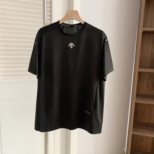 点此购买 迪桑特夏季RUNNING系列跑步运动健身男士短袖T恤 dd 322881 商品图4