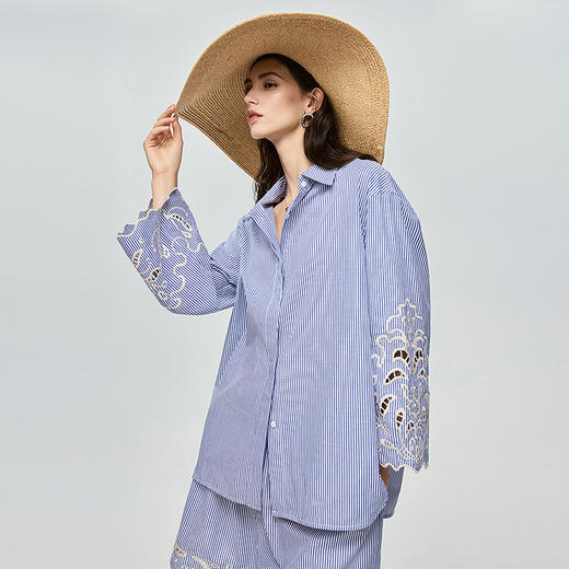 棉仓363604058-初棉海雾蓝白条重工刺绣提花衬衫 商品图0