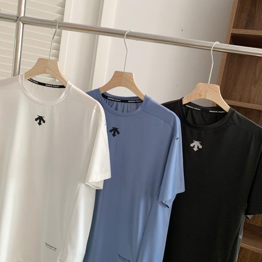 点此购买 迪桑特夏季RUNNING系列跑步运动健身男士短袖T恤 dd 322881 商品图14