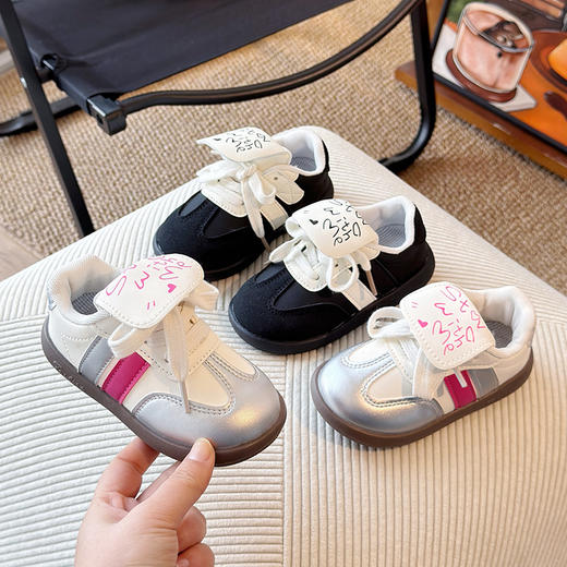 【包头防踢软底板，韩版丑萌设计】婴儿学步鞋2025春秋新款 儿童包头防踢软底板鞋 韩版丑萌鞋休闲鞋女-QQ 商品图1