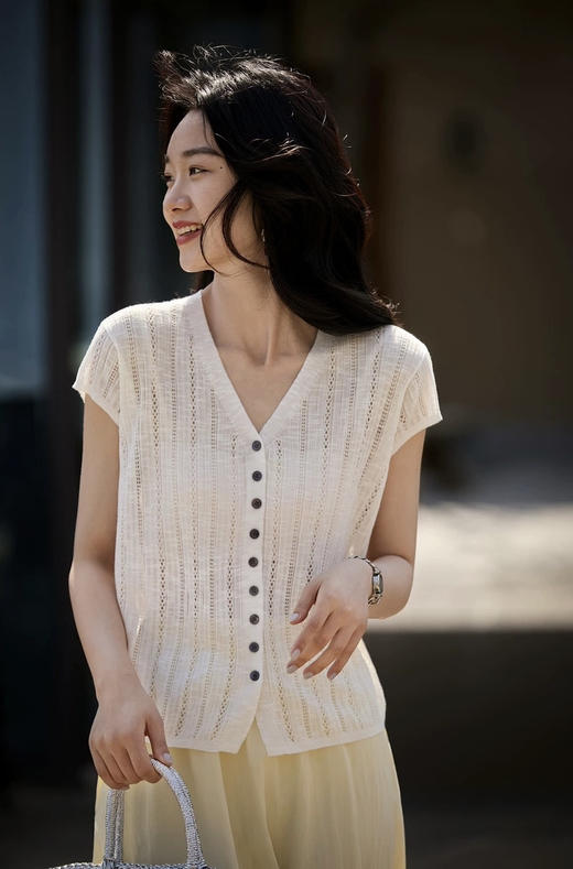 竹节麻小蛮腰V领小飞袖上衣 商品图1