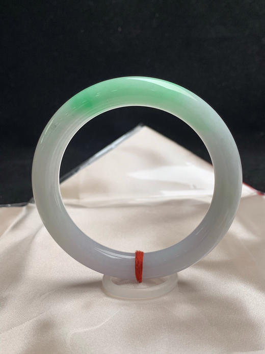 620346，55.6圈口，细糯飘绿细圆条美人条，淡紫底飘一截绿 商品图0