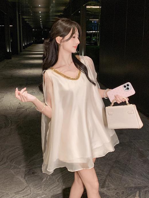 张心子【云织美学】V领宽松显瘦缎面上衣 U2506009 商品图1