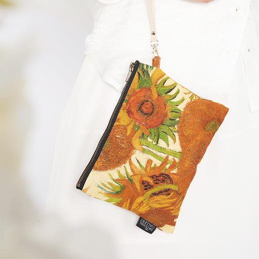 英国国家美术馆向日葵化妆包 波士顿美术博物馆大师系列莫奈睡莲便携手拿包 物兮物大师系列梵高鸢尾花便携手拿包 商品图2