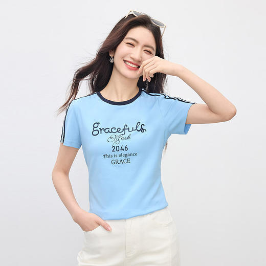 【周末秒杀】熙世界泽西风字母印花T恤女正肩圆领短袖设计感上衣2025夏季新款 商品图3