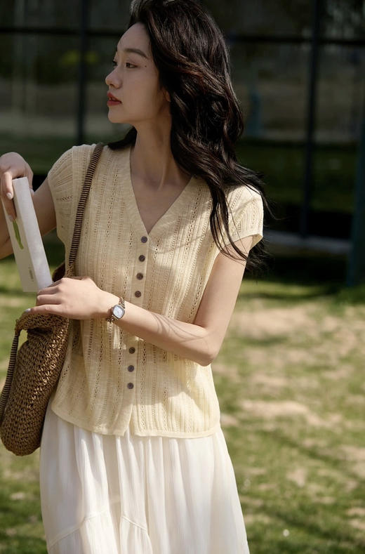 竹节麻小蛮腰V领小飞袖上衣 商品图3