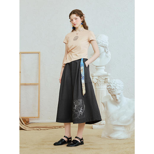 两三事梵高文艺蝉茶麦时2025夏季新款印花珠片绣不对称下摆t恤女 商品图2