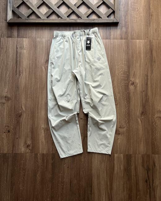 点此购买 迪桑特夏季男士户外运动休闲天丝皮肤梭织速干长裤 xj 322914 商品图2