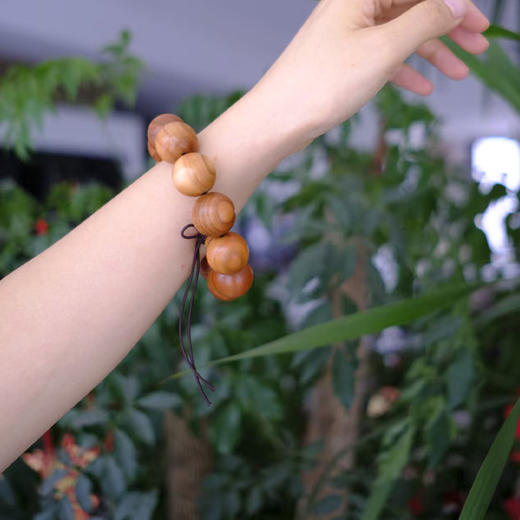 【陌上桃木系列-桃木手串】最早的一批桃树进入了老树期老树基本不会长桃子 伐掉之后的老桃树制作的桃木手串带自然木纹 美观大方 顺丰发货 商品图5