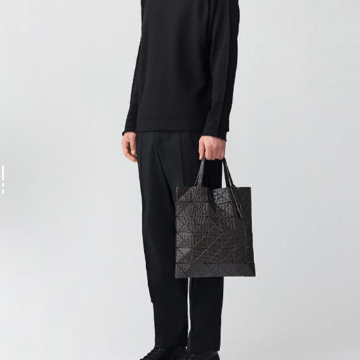 必入！ISSEY MIYAKE /三宅一生 PRISM 系列托特手提包，25 年新款，高级哑光材质，质感拉满。限定 mini 小方盒子斜挎包，精致小巧，可手提可斜挎，超吸睛～ 商品图3