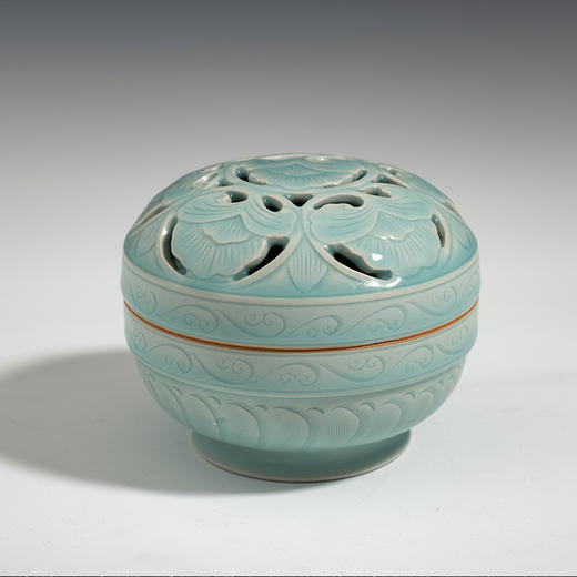 老字号 孙坑窑粉青釉牡丹纹香炉非物质文化遗产龙泉青瓷 商品图0