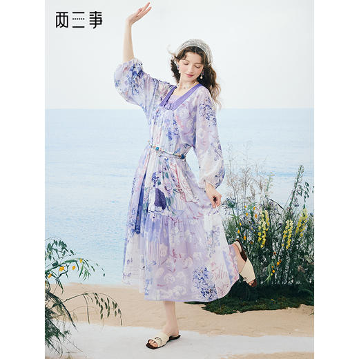 两三事 迎风启航 2025夏季新款温柔风印花两件式连衣裙飘逸长裙 商品图0
