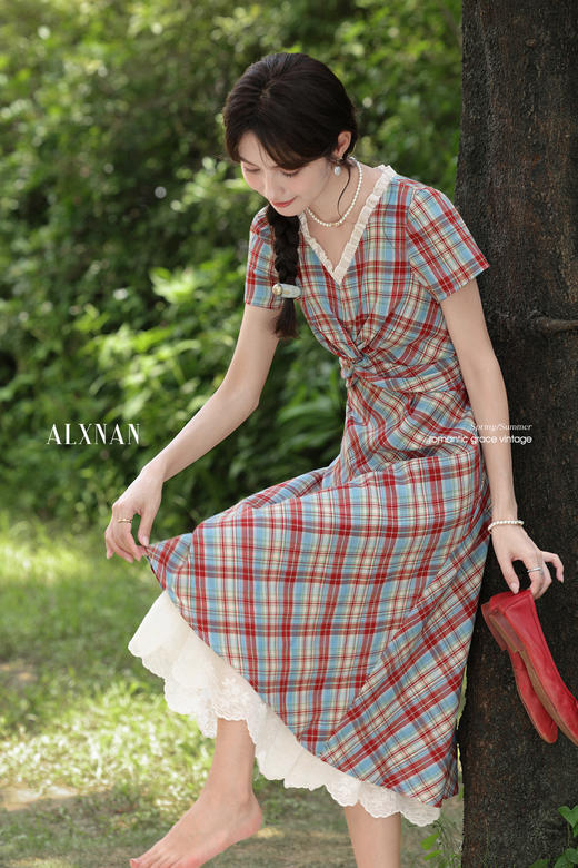 鹿向南「巷陌格影」法式短袖红格连衣裙女夏通勤假两件收腰长裙子 商品图5