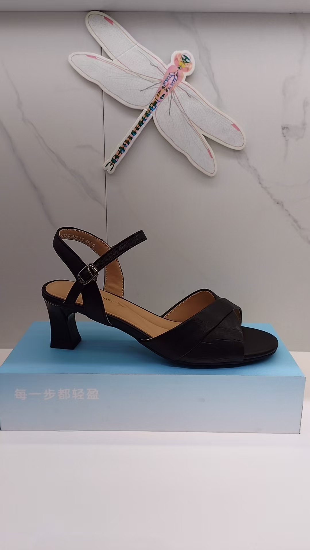 2F红蜻蜓女款凉鞋