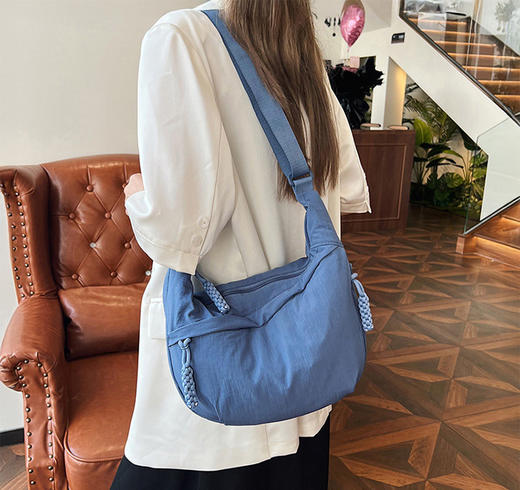 UYOKU 百搭潮流个性单肩包 牛角包 日常简约 尼龙斜挎包 5色可选 商品图1