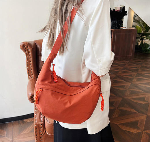 UYOKU 百搭潮流个性单肩包 牛角包 日常简约 尼龙斜挎包 5色可选 商品图2