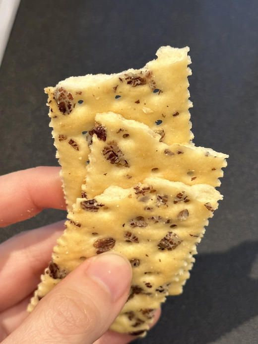 红谷林苏打饼干活动款（黑麦海盐2袋+黑松露2袋） 已热销10W+单❗❗❗0添加蔗糖 反式脂肪酸防腐剂香精 ❗添加≥15黑麦，地中海海盐以及🇳🇿新西兰进口黄油  商品图3