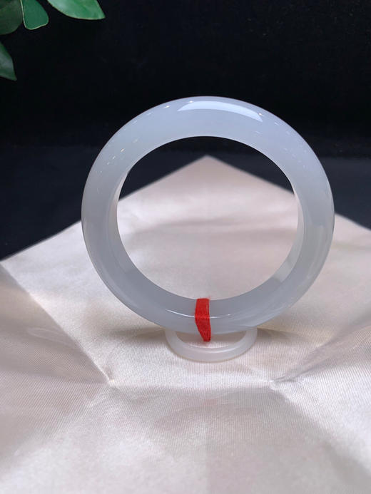 620351，55.7冰底种水手镯，底妆非常细腻干净。润润的 清新秀气 商品图1