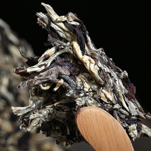 【6月30日19:00准时开抢！】【专柜价：2999元/片 仅限前18名VIP抢购：399元/1单发6片 】【100克/片 5片/提 12提/60片】2025头春绿水塘300年挑采单株古树 商品图3