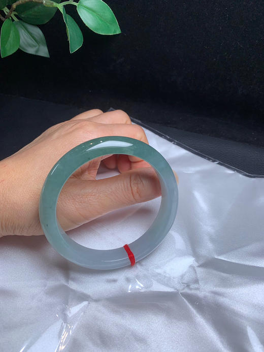 620350，60.5冰底油青半山水手镯 ，冰底 一半油青色，干净清爽，润润的 商品图5